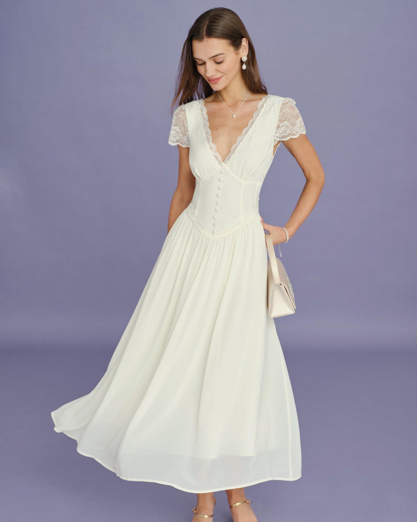 Vestido maxi color albaricoque con escote en V e inserto de encaje