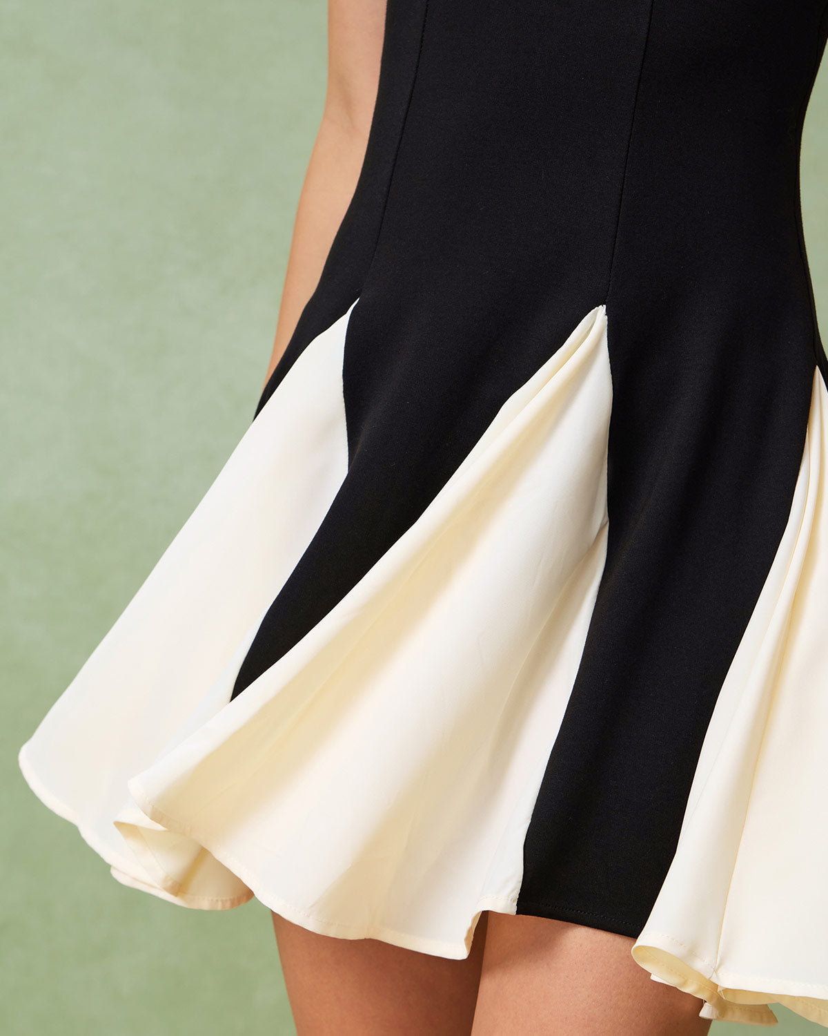 Vestido mini lencero negro con contraste - Elegante, sexy y moderno