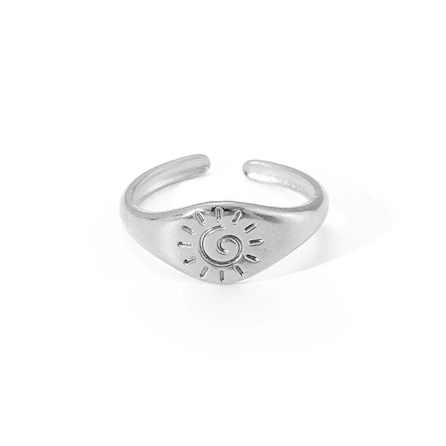 Anillo de acero inoxidable en tono dorado con motivo solar