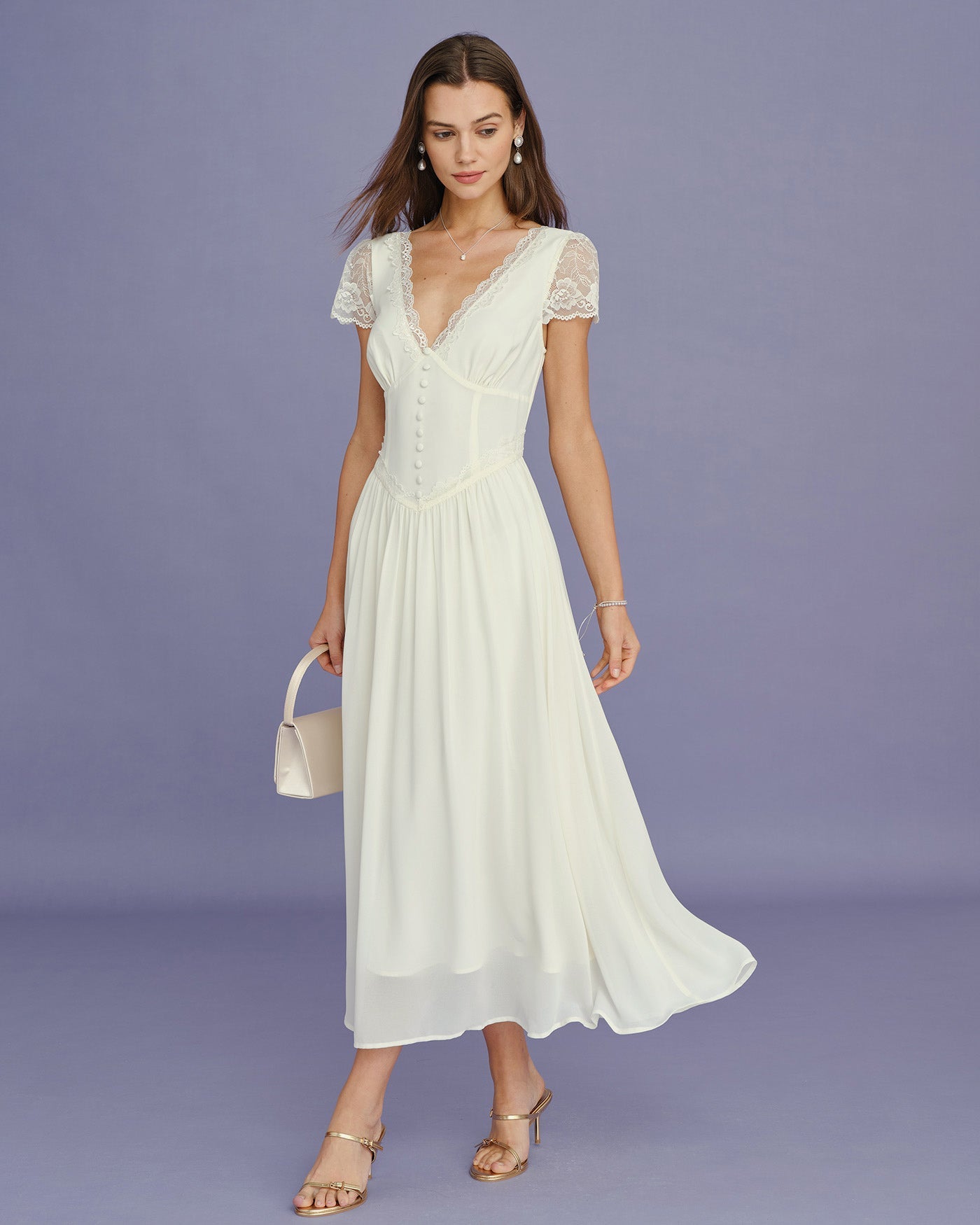 Vestido maxi color albaricoque con escote en V e inserto de encaje