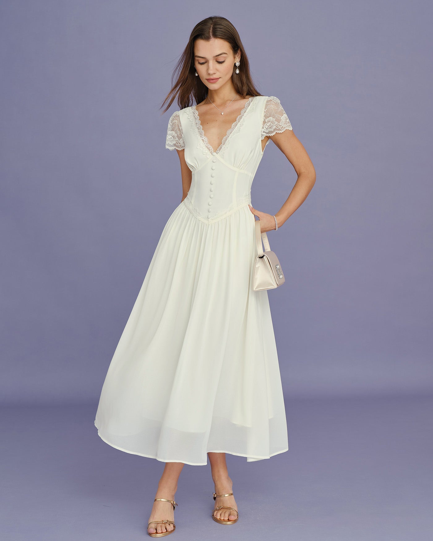 Vestido maxi color albaricoque con escote en V e inserto de encaje
