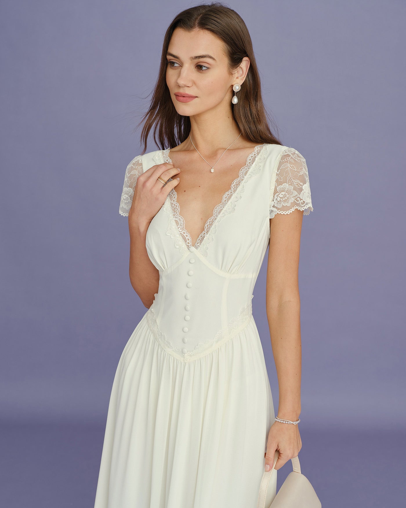 Vestido maxi color albaricoque con escote en V e inserto de encaje