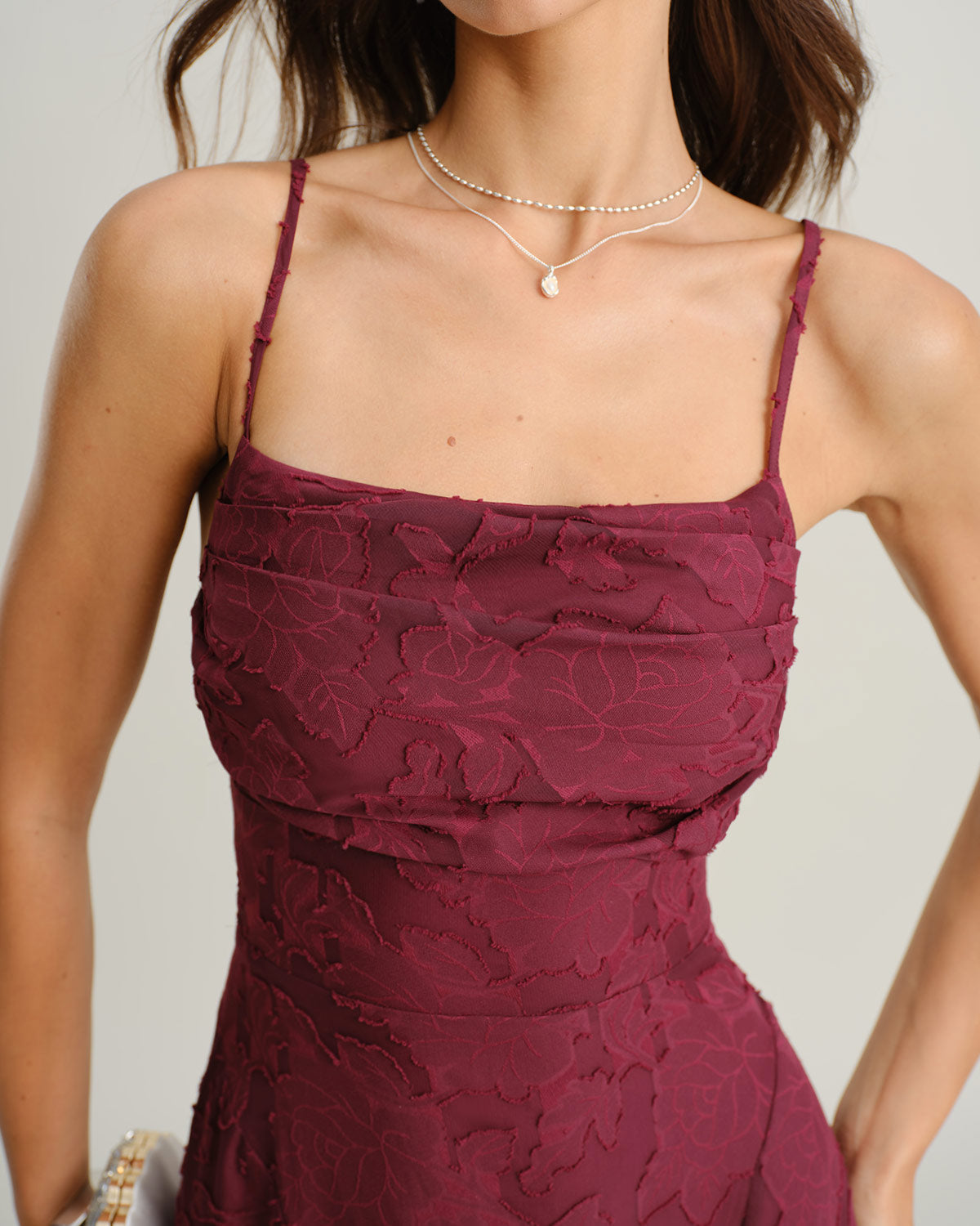 Vestido maxi de jacquard rojo vino de lujo